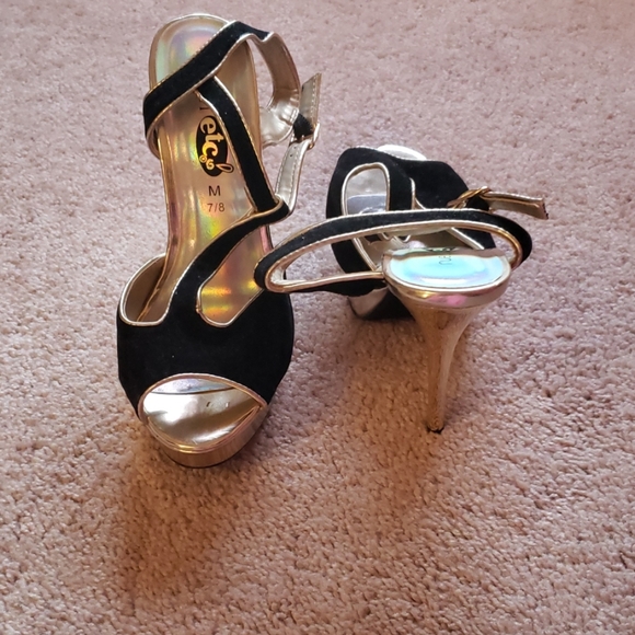 Shoes - Picture 5 of 7